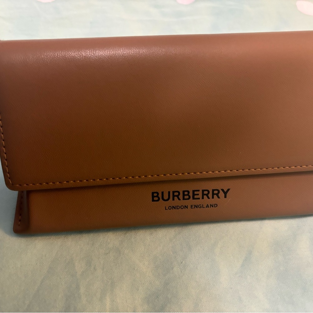 Authentic Burberry glasses case! Unisex. Never used. Open to offers.